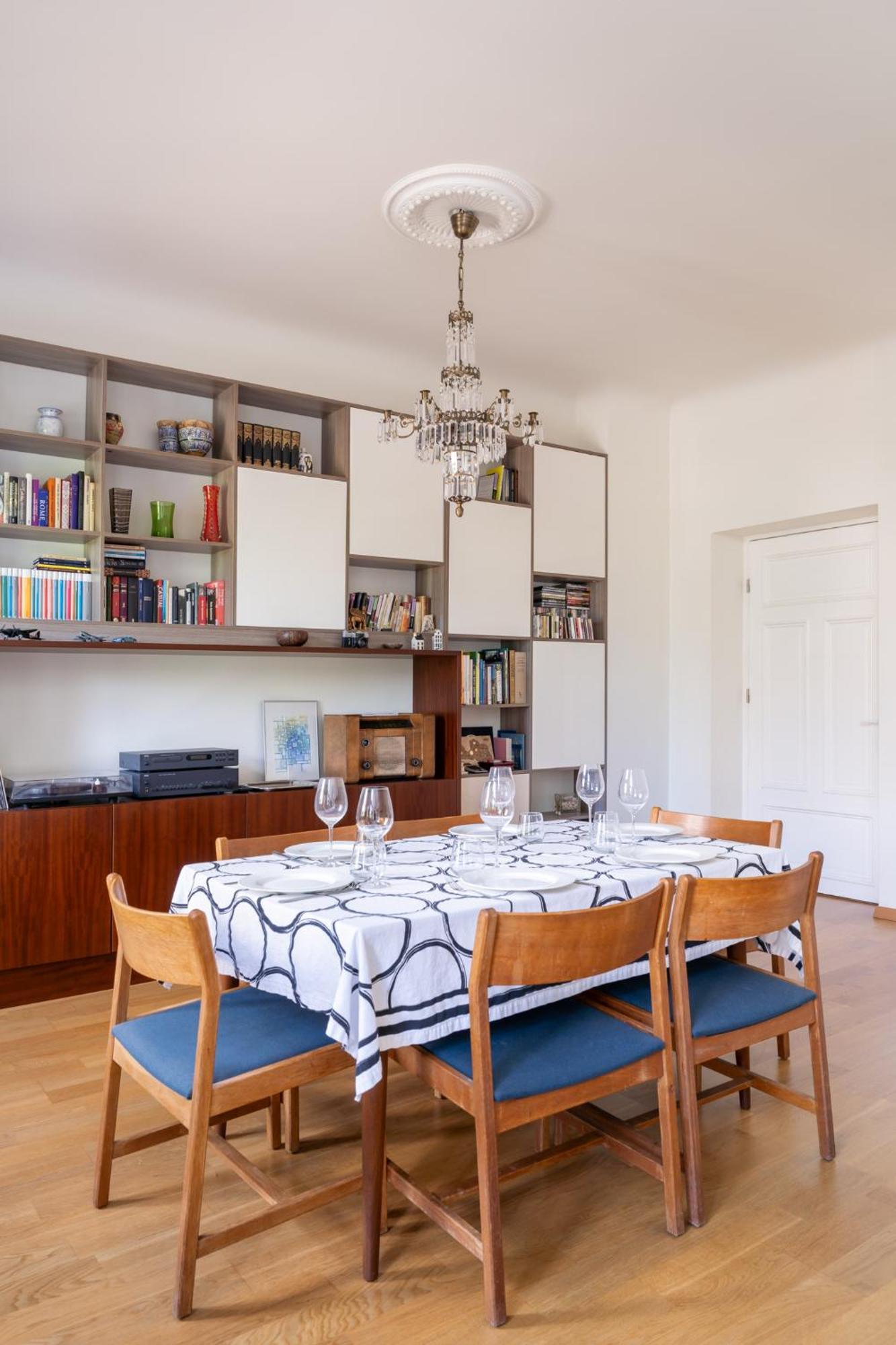 Elegant And Spacious Апартаменти Рига